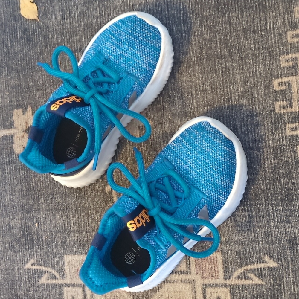 Adidas cloud foam tennis shoes